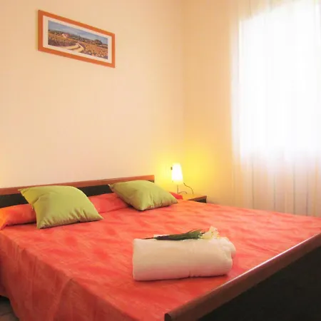 Quiet Charm Near The Μπιμπιόνε